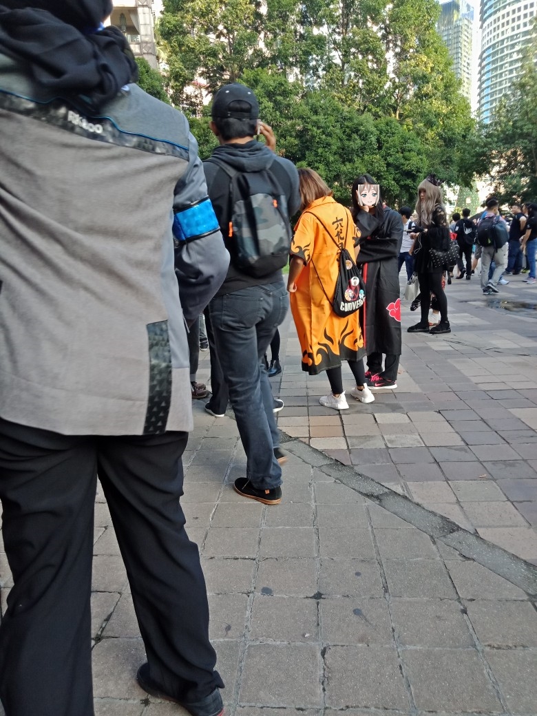 photo showing mass people on street